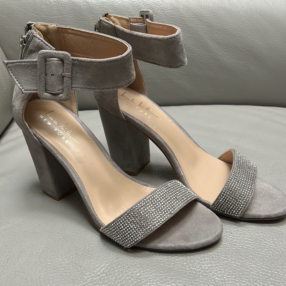 Nicole Miller Womens Neaker, Block Heel, Rhinestone Opened Toe Shoe.  Size 8
